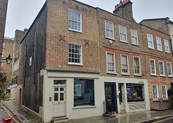 >Retail Shop to Let, 357 sq ft (33.2 sq m), Ground Floor, 14 Holland Street, Kensington, London W8