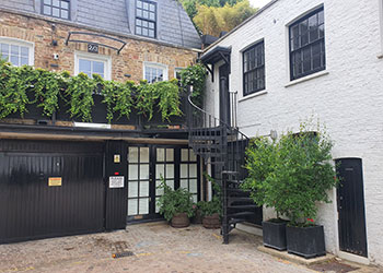 >Self-contained Mews Office for Sale – 999 years, 420 sq ft (39 sq m), 2a Ledbury Mews North, Notting Hill, London W11